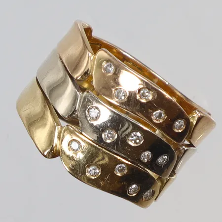 Ring med diamanter 15x ca 0,01ct, trefärgad, stl 16, bredd 10-12mm, tillv. 3270 AL = Stile di Bosso Monica e Gianluca, Alessandria Italien, ipricka i det mellersta bandet igenom karathaltsstämpel, 18K Vikt: 6,7 g