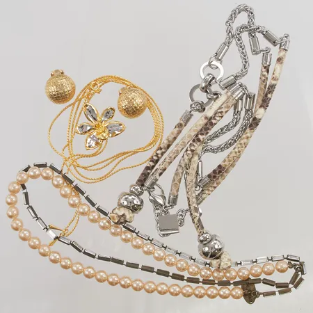 Parti Bijouterier, 3st Collier, 1 Par Örhängen, oädel metall, 