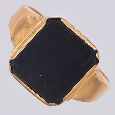 Klackring, onyx, stl 19¼, skev, 18K Vikt: 4,4 g