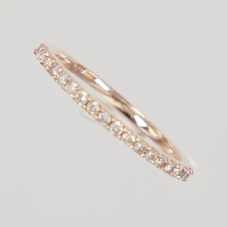 Halvalliansring, diamanter 18x ca 0,01ct, stl 15¾, bredd 1,4mm, roséguld 18K  Vikt: 1,2 g