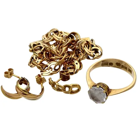 Diverse smycken, 18K guld, defekter och slitage Vikt: 16,5 g