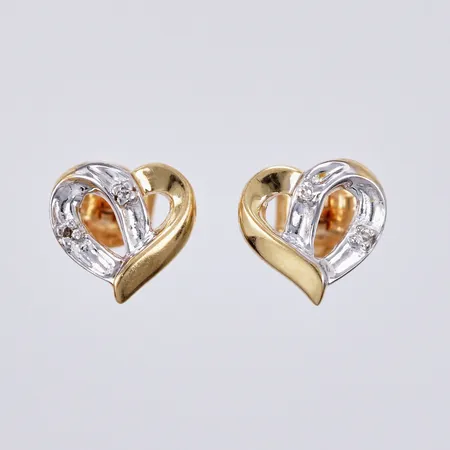 Ett par örhängen med diamanter ca 2x0,005ct, bredd ca 8mm, 18K Vikt: 1,3 g