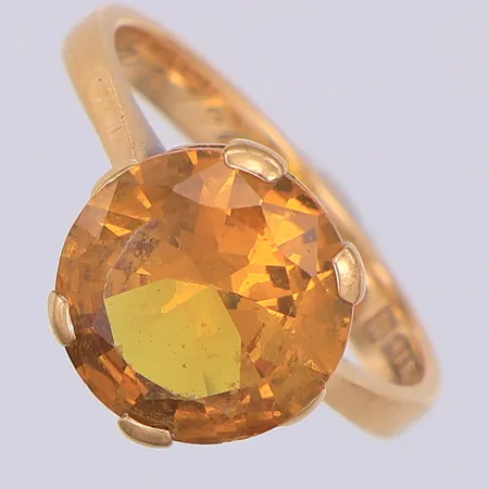 Ring, syntetisk gul spinell, stl 16½, Markströms år 1968, 18K Vikt: 4,2 g