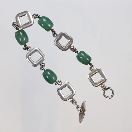 Armband med gröna stenar troligen kalcedoner, geometrisk design, ca 20cm bredd 13cm, stämplad AMS (Arvo Saarela) Enköping 1970, silver 830/1000 Vikt: 21,6 g