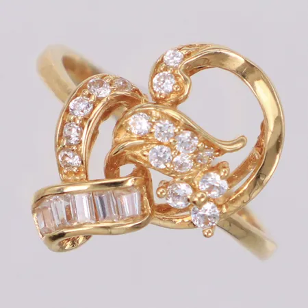 Ring med vita stenar, stl 17½, bredd 17,6mm, 18K Vikt: 3,3 g