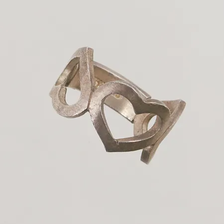 Ring, hjärtan, Ø18, bredd: 6-12,2mm, 925/1000 silver, 5,5g.