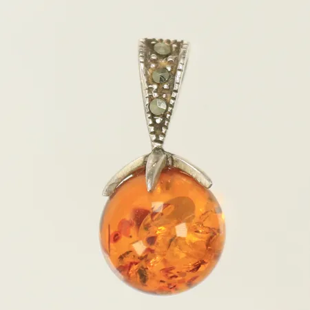 Hänge med bärnsten och markasiter, 20,5x8mm inklusive hängöglan, Silver 925/1000 Vikt: 0,7 g