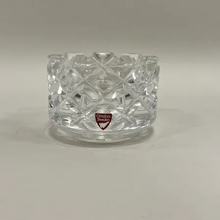 Ljuslykta Orrefors, Sofiero, design av Gunnary Cyrén , Ø 9cm, höjd 6,5cm, signerad Orrefors 3834-31, smärre bruksslitage Skickas med paket.