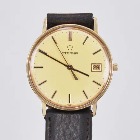 Herrur Eterna repa på boett, 14K, Ø 34mm, repor på plastglas samt boett, quartz, med läderband