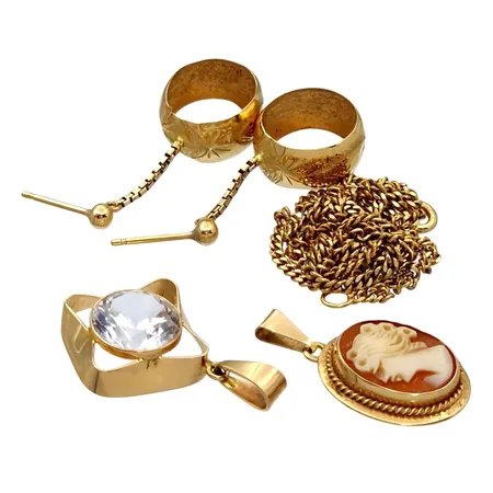 Diverse smycken, 18K guld, slitage och defekter Vikt: 11,4 g
