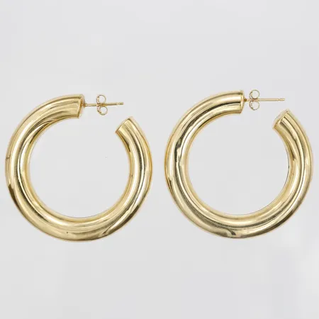 Ett par örhängen, Ø46mm, bredd 8mm, smärre bucklor, 18K Vikt: 15,7 g