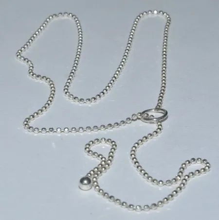 Silver halsband kulor 5,2 gr L 59 cm justerbar längd Fint skick! Vikt: 5,2 g