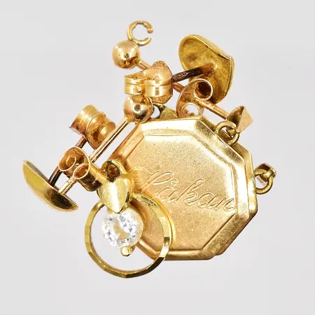 Diverse guld, defekt, stenar, 18K Vikt: 4 g