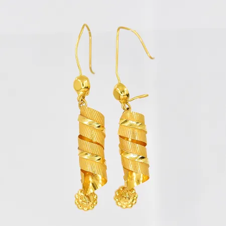 Ett par örhängen, längd 50mm, 21K Vikt: 3,7 g