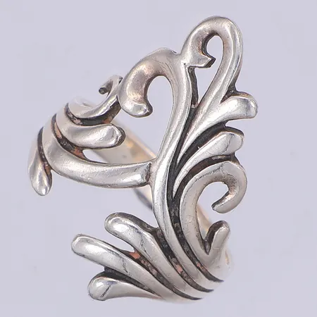 Ring, genombrutet mönster 24mm, stl 17, 925/1000 silver Vikt: 3,9 g