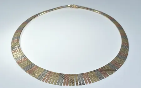 Collier  3 guldfärger , 14k , Längd  41 cm ,bredd 7-18 mm Vikt: 36,3 g