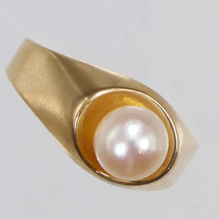 Ring med pärla, stl 18, bredd 2-8mm, 18K, bruttovikt 2,3g Vikt: 2,3 g