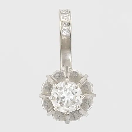 Hänge med diamant 1 x ca 0,10 ct enligt gravyr, GFAB, höjd inkl ögla: 12 mm, 18K vitguld. Vikt: 0,4 g
