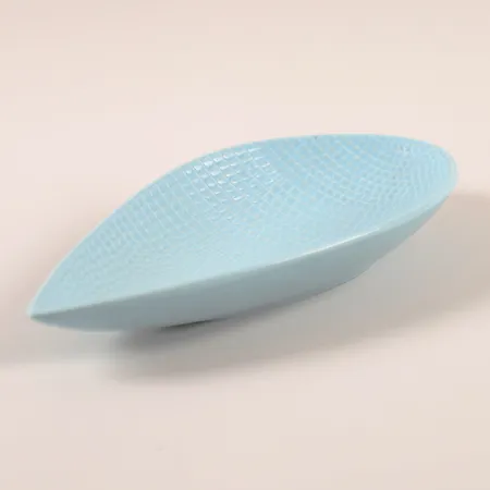 Fat, "Reptil", Stig Lindberg för Gustavsberg, stengods, reliefdekor i ljusblå glasyr, längd 27cm, smärre slitage.