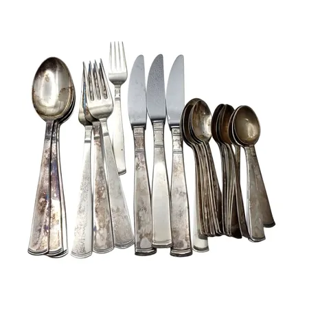 Silverbestick "Rosenholm", silver, knivblad i rostfritt (knivar vikt 186 gram), bruksskick, gravyr förekommer, bruttovikt 660 gram Vikt: 660 g