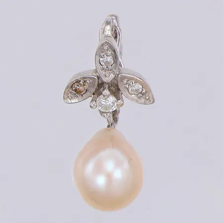 Hänge, odlad pärla, diamanter 1x ca 0,04ct + 3 x ca0,015ct, 22mm, vitguld, 18K Vikt: 1,9 g