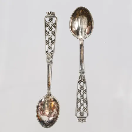 Två mockaskedar modell Prinsess, längd 105mm, Ceson, Göteborg, silver Vikt: 19,1 g