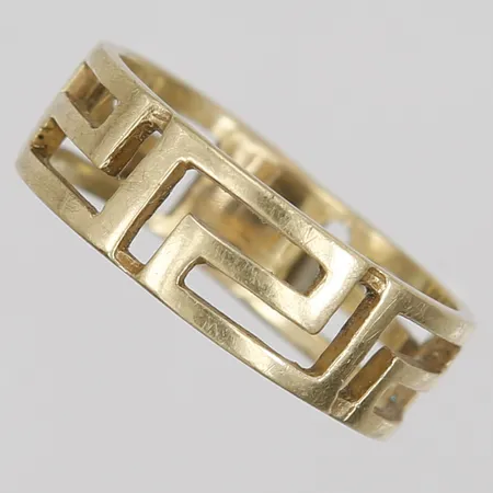 Ring med meanderbård, bucklor, stl: 18½, 14K guld Vikt: 4 g