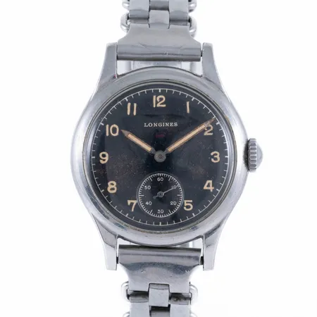 Herrur Longines i stål med stålband (ej original). Boett Ø 32mm. Manuellt urverk. Patinerad svart urtavla. Repigt plexiglas.