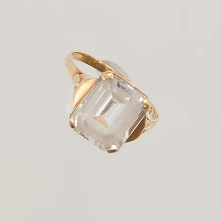 Ring, vit sten, Ø18, bredd: 1,7-12,2mm, naggade facetter, 18K, 3,6g.