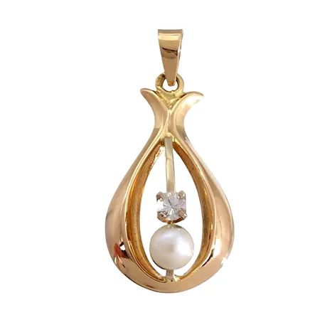 Hänge, 18K guld, odlad Pärla Ø 3,7 mm, blåvitrosa ton, god lyster, Bergkristall, hängets längd inkl. ögla 26 mm, bredd 12 mm, svensk kontrollstämpel, fint skick Vikt: 1 g