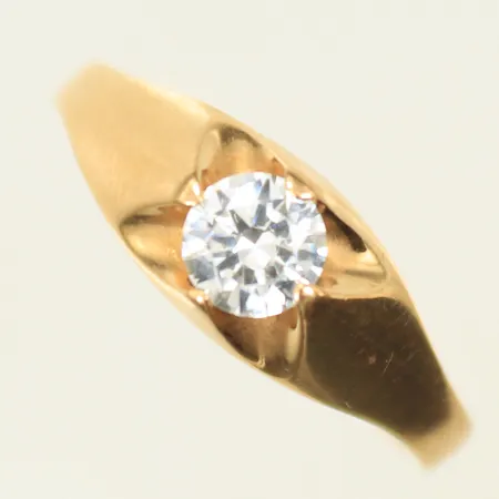 Ring med vit sten, stl 18¼, bredd 2-7mm, GHA, 18K Vikt: 2,5 g