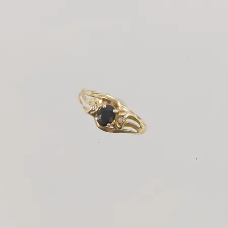 Ring, blå sten, Ø17, bredd: 1,8-8,1mm, 14K, 1,4g.