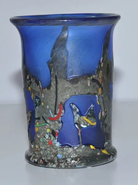 Vas signerad B.VallienKosta Boda atelier-92 801033/500. Höjd 15 cm Ø 11 cm Vikt: 0 g Skickas med postpaket.