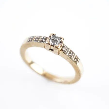 Ring m diamanter, stl 18(57), bredd 5mm, 18k Vikt: 5,5 g
