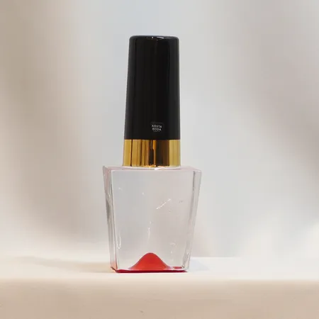 Glasskulptur Kosta Boda "Make Up" design Åsa Ljungnelius, Nailpolish röd, 19cm med kartong Skickas med postpaket.