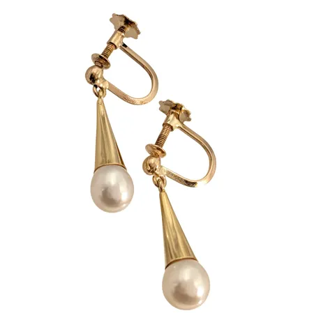 Skruvörhängen, 18K guld, odlade pärlor Ø 6 mm, blåvitrosa ton, längd 25 mm, fint skick Vikt: 3,3 g