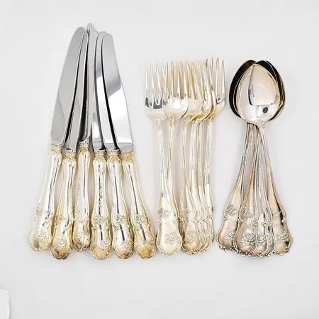 6 Bordsgafflar, 6 bordsskedar, 6 bordsknivar, stålblad, modell Meya Lerible, Mema, Fyrklövern, silver 925/1000, bruttovikt 1195,5g Vikt: 1195,5 g