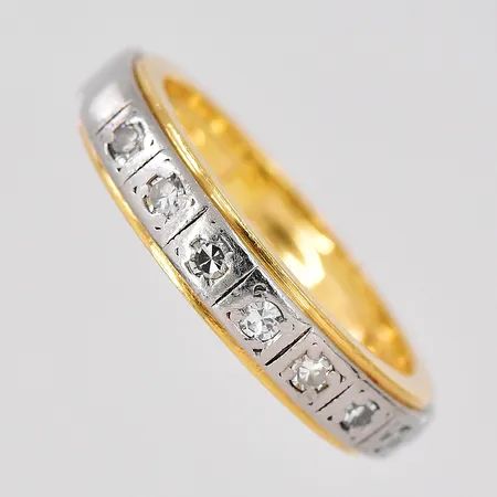 Ring, diamanter 8x0,02ct, stl 17, bredd 4,1mm, 18K Vikt: 6,5 g