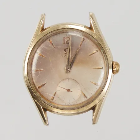 Herrur Omega, manuell, liten sekundvisare, guld på stål, monocoque, Ø 33mm, skadad urtavla, utbytt krona, repor/sprikor i glaset, trög uppdragning, utan armband/länk,
