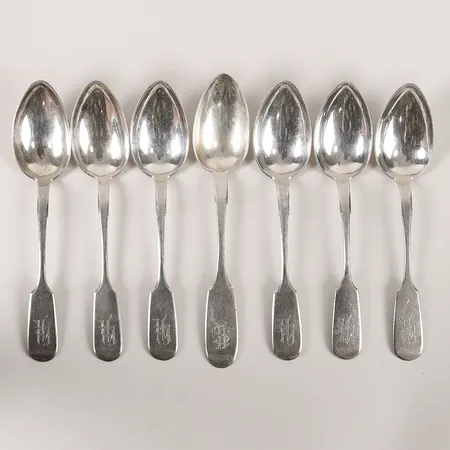 Sju skedar, Estland, 1900-talets första hälft, längd 17cm samt en 18, gravyr, bruksslitage, silver. Vikt: 246,8 g