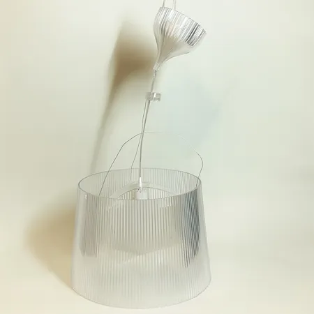 Lampa Kartell Gè Pendel, designer Ferruccio Laviani, hårdplast höjd 26cm, Ø31cm, klar transparent, sladd ca 95cm, ej funktionstestad Skickas med postpaket.