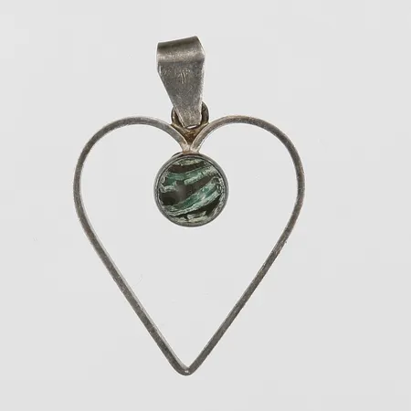 Hänge hjärta med sten, ca 30x24mm, silver. Vikt: 2,1 g