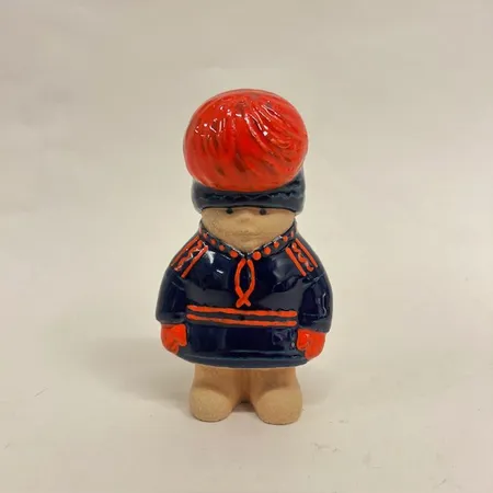 Figurin, Nils, ur serien All världens barn, höjd 13cm, Lisa Larson, Gustavsberg, stengods, etikettmärkt Vikt: 0 g