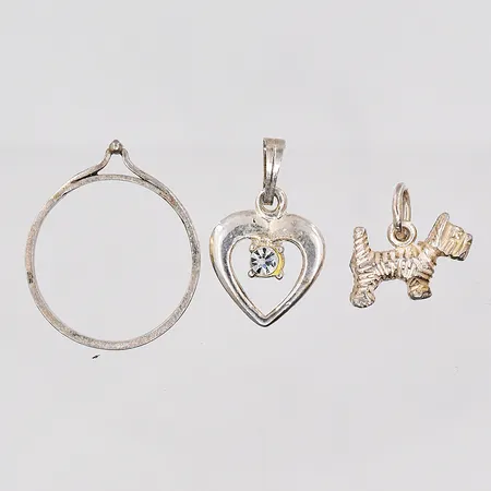 2 Hängen, 1 Ring, stl 16¾, otydliga stämplar, silver Vikt: 3,4 g