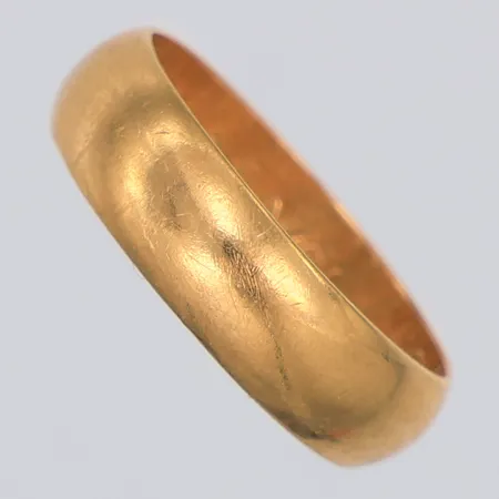Ring, slät, stl 16¾, gravyr, 18K Vikt: 3,8 g