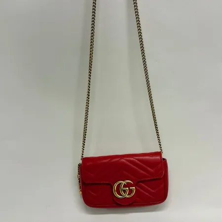 Handväska Gucci, GG Marmont, supermini Apollo flap, rött quiltat skinn, 16,x9x4cm, kedja och nyckelhållare i gulmetall, modell 476433, ser 496334, slitage på monogram, bruksskick, ej dustbag, originalkartong.   