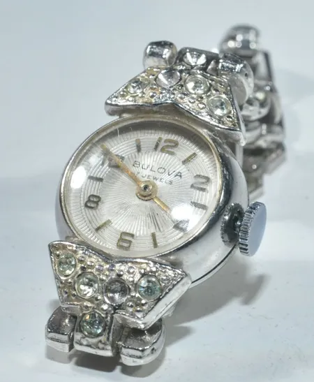 Damklocka Bulova med stenar Ø 18 mm L 17 cm 17 jewels 21 gr, 40308:6 au 1907 Vikt: 21 g