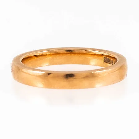Slät ring i 18K guld. Den är i storlek 17, är 3 mm bred, 2 mm hög och väger 5,1g. Stämplad JML, 18K & kattfot. Gravyr.