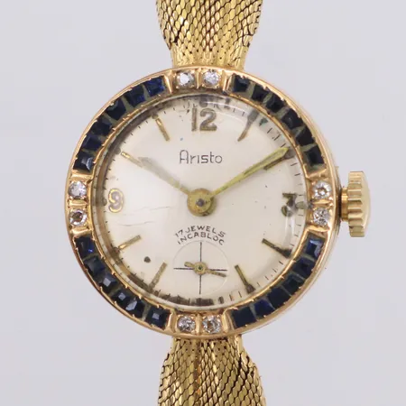 Damur Aristo Ø ca 22mm, diamanter 8xca0,01ct, blå stenar, länk, total längd ca 17,5cm, länken vriden, slitage, behov av översyn, 18K. Bruttovikt: 28,2g