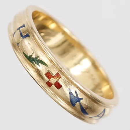 Ring med emaljarbete, stl 19¾, tillverkad av Braeses Guldsmedsaktiebolag A år 1924, gravyr, sliten emalj, 18K Vikt: 7,8 g